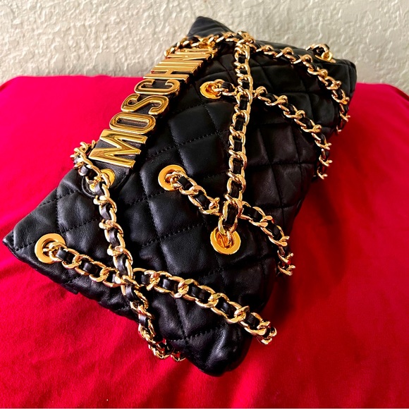 👑✅PRICE FIRM✅NO OFFERS SUPER SALE!! 👑AUTHENTIC Moschino Leather Clutch Bag - Picture 4 of 17